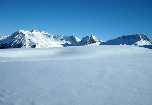 Winterliche Landschaft oberhalb von Arosa in der Schweiz