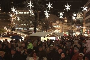 Pnktlich am 29.11.2012 um 19:00 erleuchten in St. Gallen 700 Weihnachtssterne